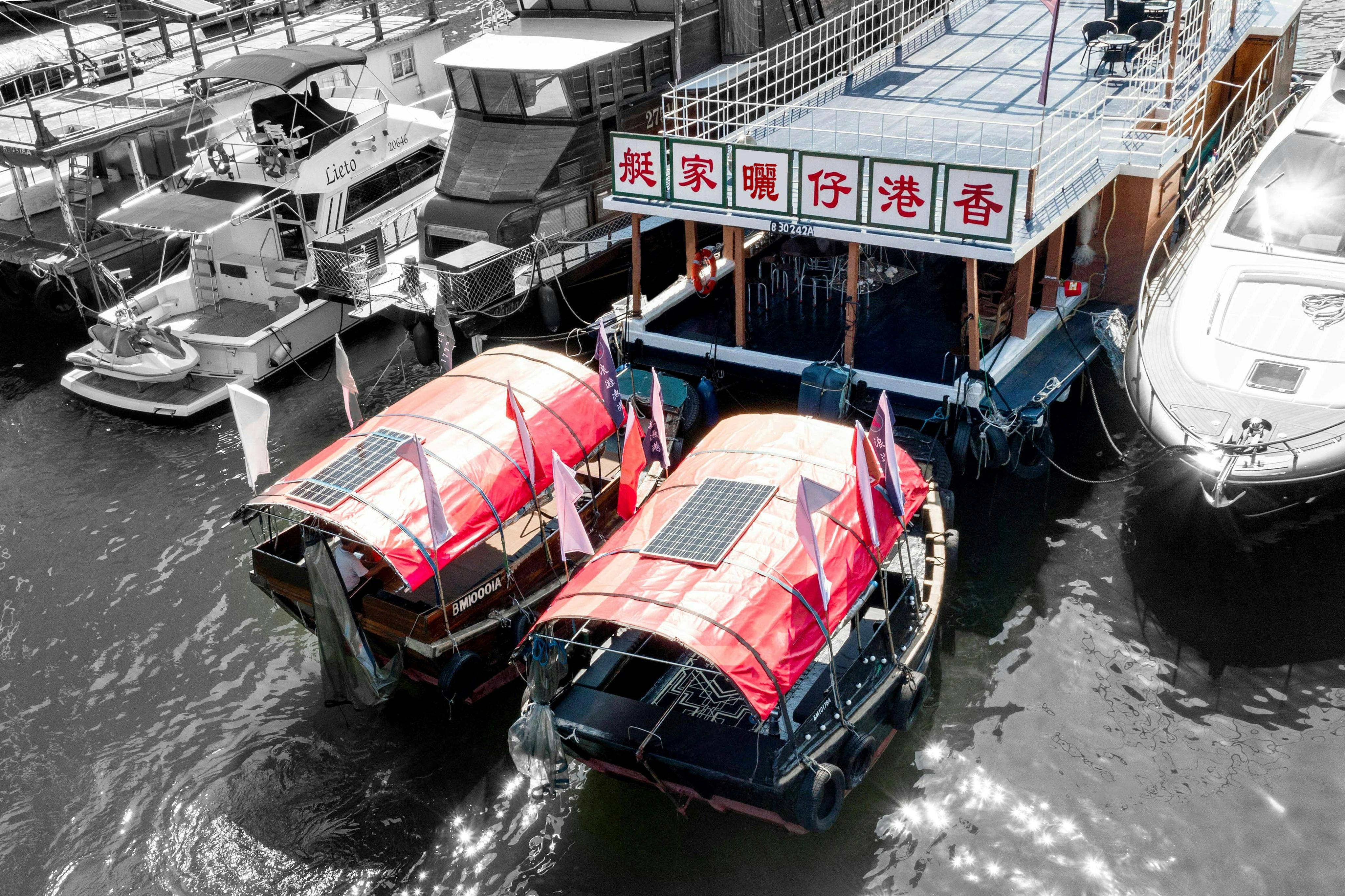 Hong Kong: Aberdeen Boat Tour + Floating Museum Visit - Photo 1 of 9